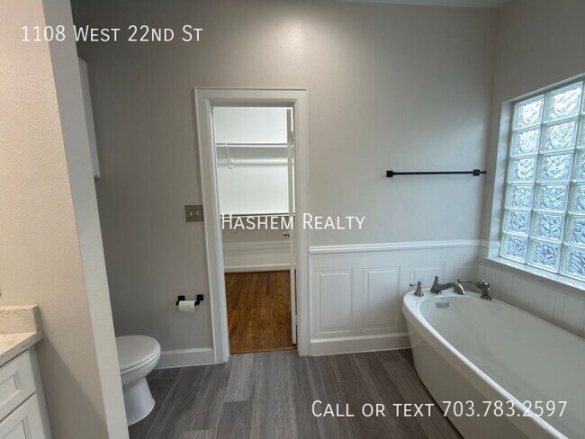 Building Photo - 1108 W 22nd St