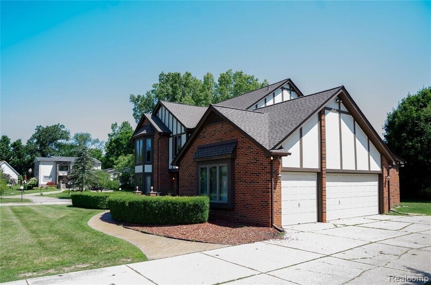 Building Photo - 6651 Arlington Dr