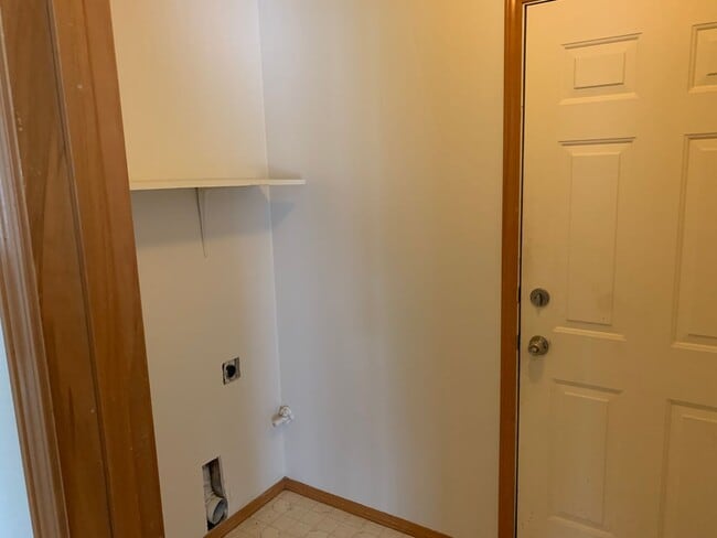 Building Photo - 3 Bed/2 Bath in Heartland