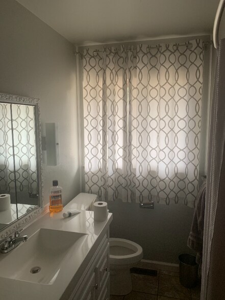 Building Photo - 1431 Acacia Dr