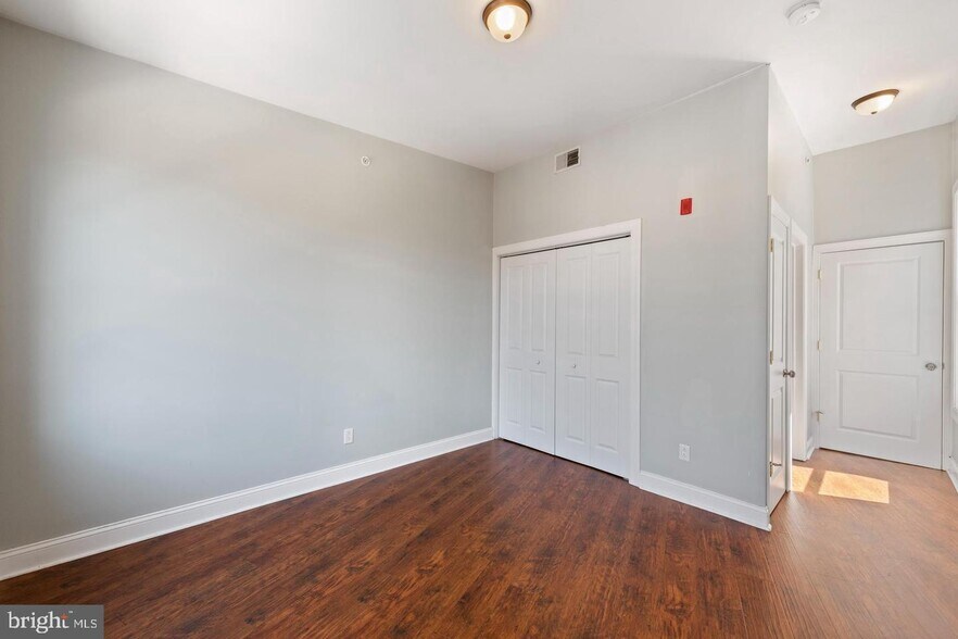 Building Photo - 2478 Frankford Ave