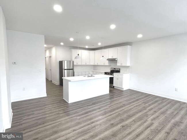 Building Photo - 26 S State St