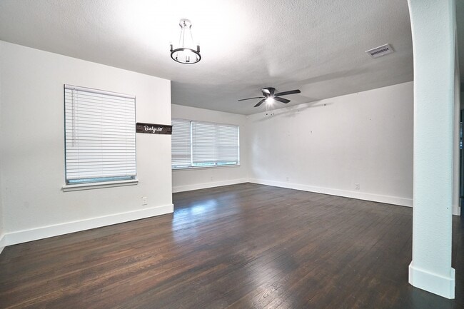 Building Photo - 5815 Hornwood Dr