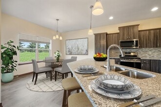 Building Photo - 3 Bedroom / 2.5 Bathroom / Townhouse