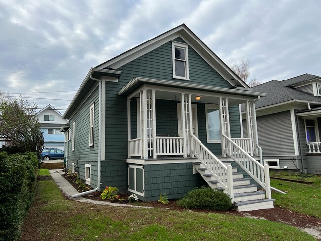 Building Photo - 5511 Brooklyn Ave NE