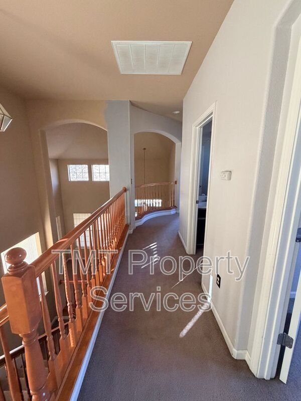 Building Photo - 10085 Mosaic Way