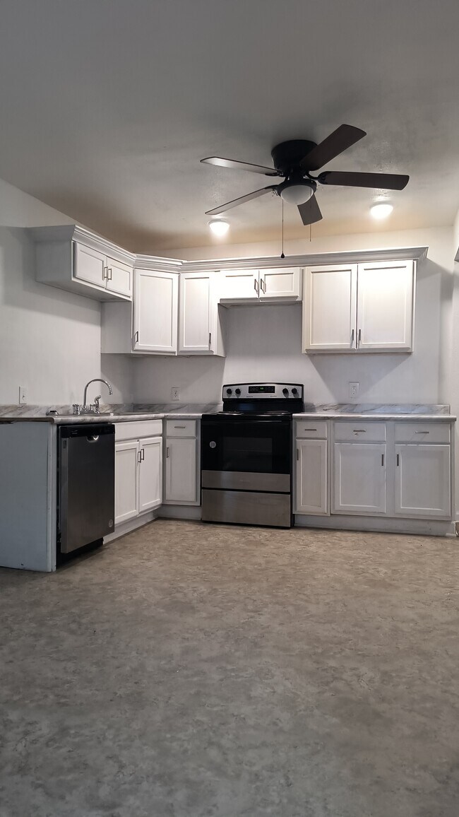 Building Photo - 1602 W 24th Ave