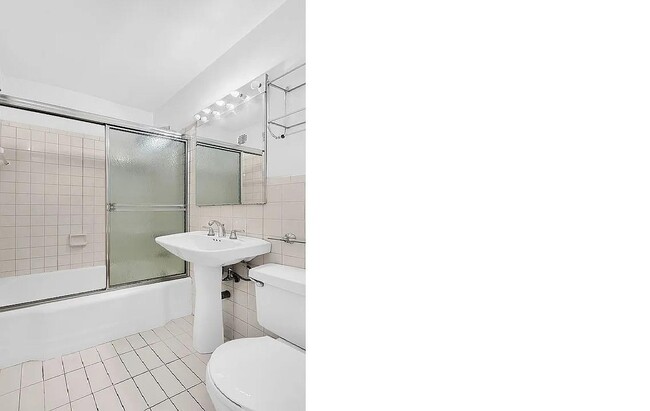 Building Photo - 35-20 Leverich St