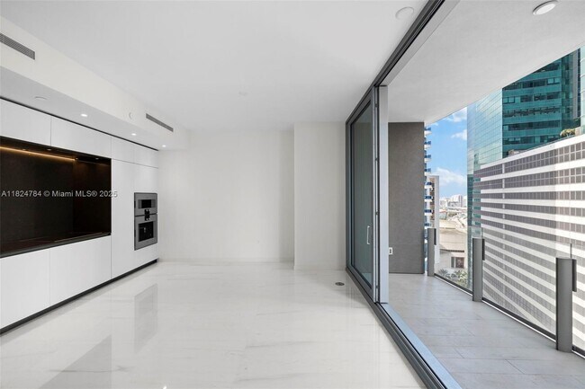 Building Photo - 300 Biscayne Blvd Way