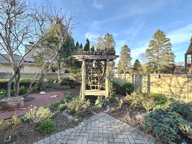 Building Photo - 1712 E Maya Ln
