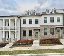 Building Photo - 2 Bed, 2.5 Bath Townhome with 2 Reserved Parking Spots