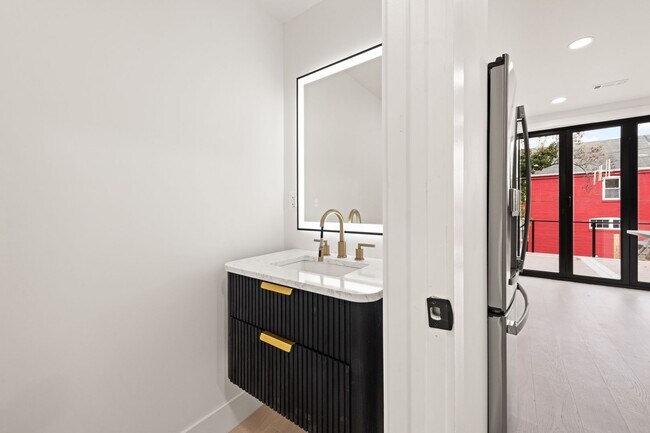 Building Photo - DC1026