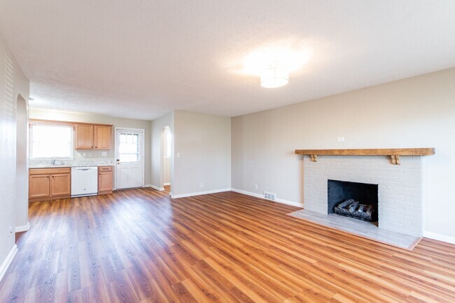 Building Photo - Fall in Love with this home!!!