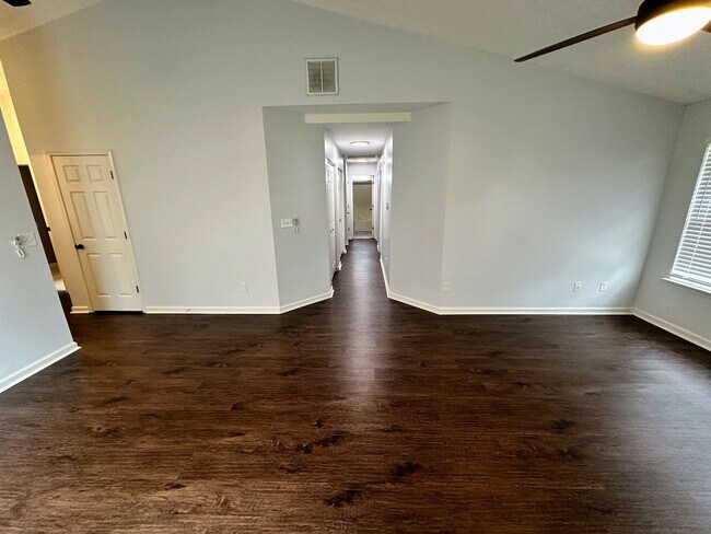 Building Photo - 3821 Landridge Dr