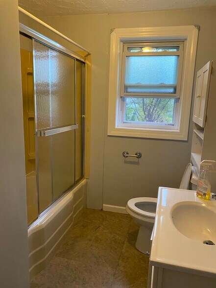 Building Photo - 190 Clover Pl