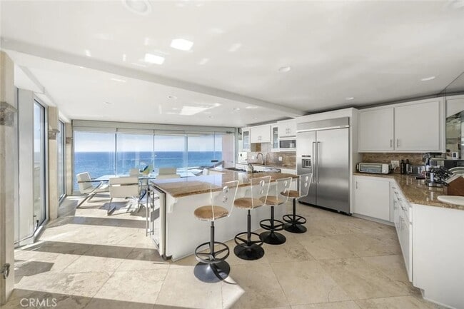 Building Photo - 31877 Circle Dr