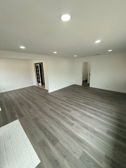 Building Photo - 9136 Clancey Ave