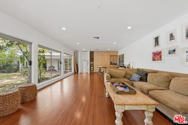 Building Photo - 4401 Nogales Dr