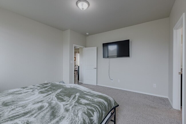 Building Photo - 1928 Ebbets Dr