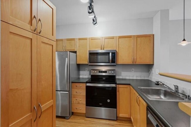 Building Photo - 1 bedroom in Bellevue WA 98004