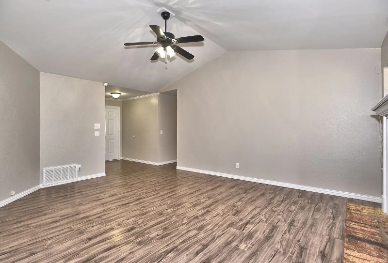 Building Photo - 2800 S Dogwood Ave