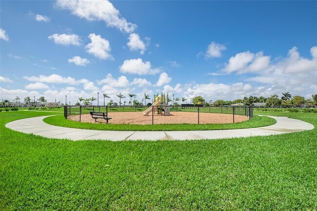 Building Photo - 834 SW 11th Ter