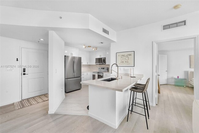 Building Photo - 7910 Harbor Island Dr