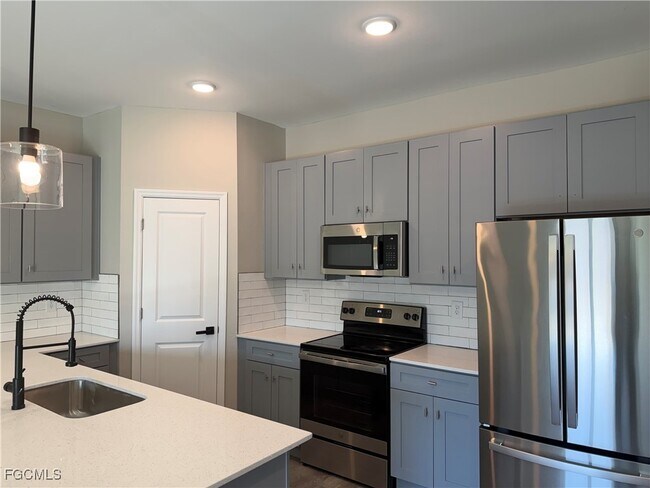 Building Photo - 5205-5207 30th St SW