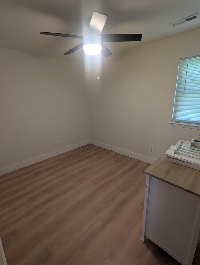 Building Photo - 1440 N Mart-way Dr