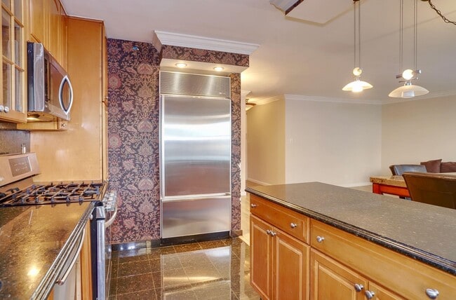 Building Photo - 225 St Pauls Ave