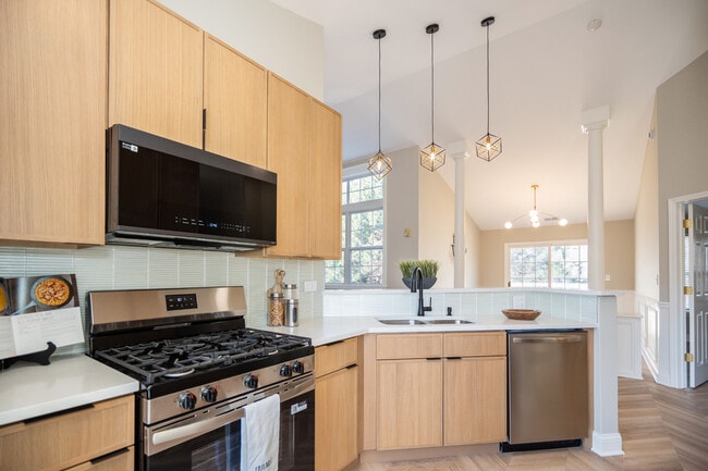 Building Photo - 2835 Rutland Cir