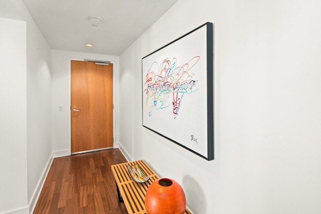 Building Photo - Luxurious 17th-Floor Renaissance Condo with Stunning City Views