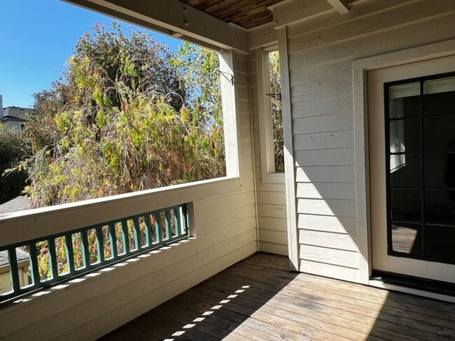 Building Photo - Spacious 2BR/2BA Redwood Shores Condo with Balcony, Natural Light & Garage Parking
