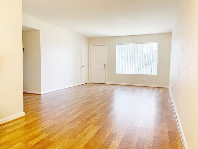 Building Photo - 5550 N Braeswood Blvd