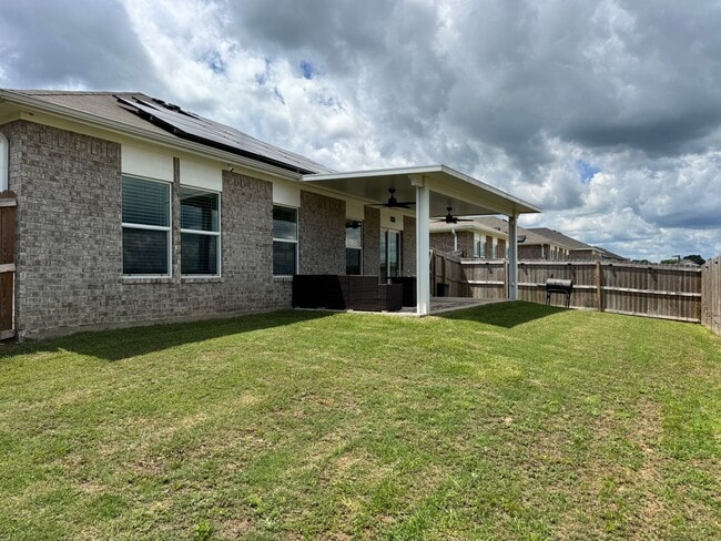 Building Photo - 917 Martin St