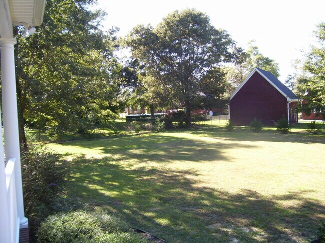 Building Photo - 113 Red Field Pl