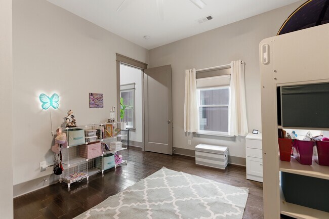 Building Photo - 1105 Stockell St