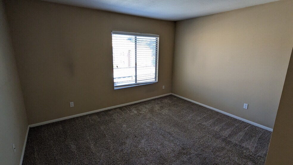 Building Photo - 7150 Shoreline Dr