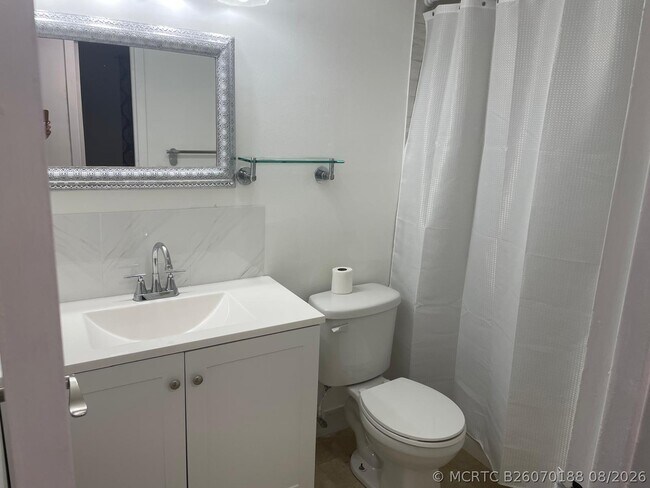 Building Photo - 2851 Somerset Dr