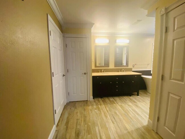 Building Photo - 3838 Regents Way