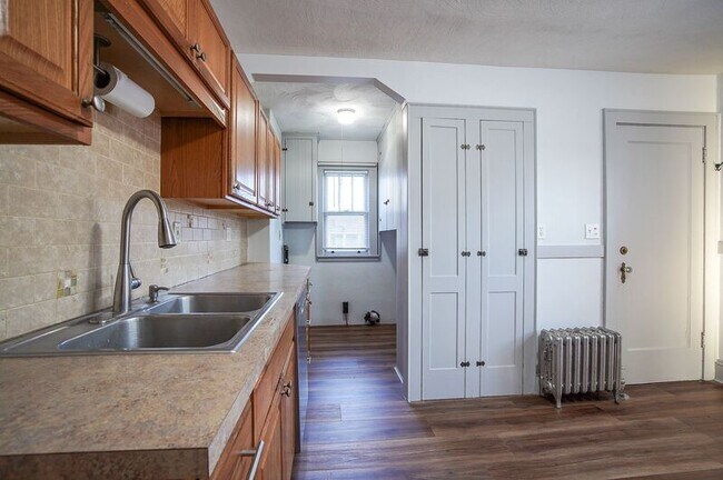 Building Photo - 109 Carver St