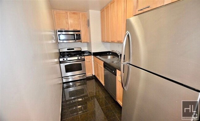 Building Photo - 333 E 49th St