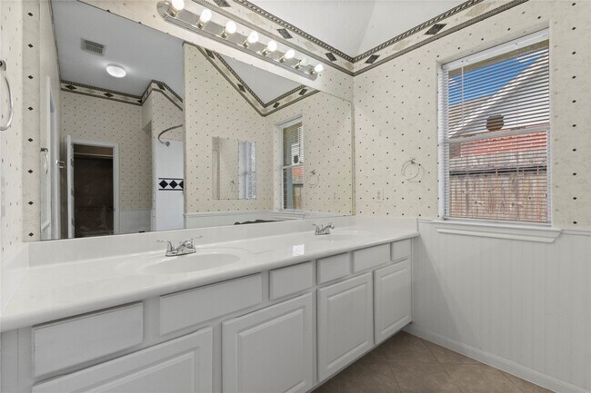 Building Photo - 805 Courtland View