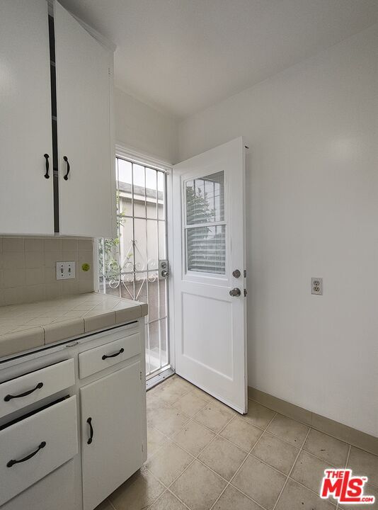 Building Photo - 1560 W 160th St