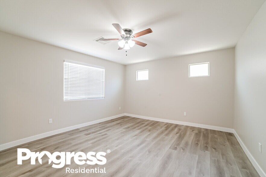 Building Photo - 6519 S 38th Ln