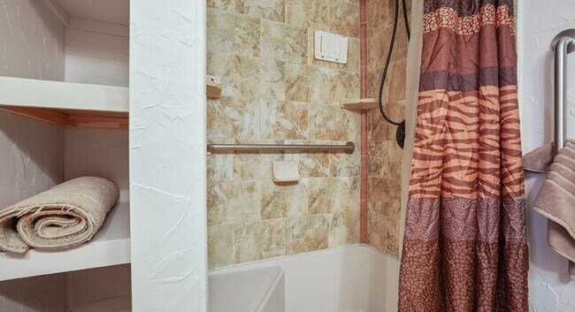 Building Photo - 4611 Cedargrove Dr
