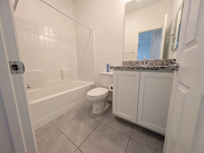 Building Photo - 664 Vetiver Ln