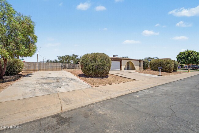 Building Photo - 7014 W Palo Verde Dr