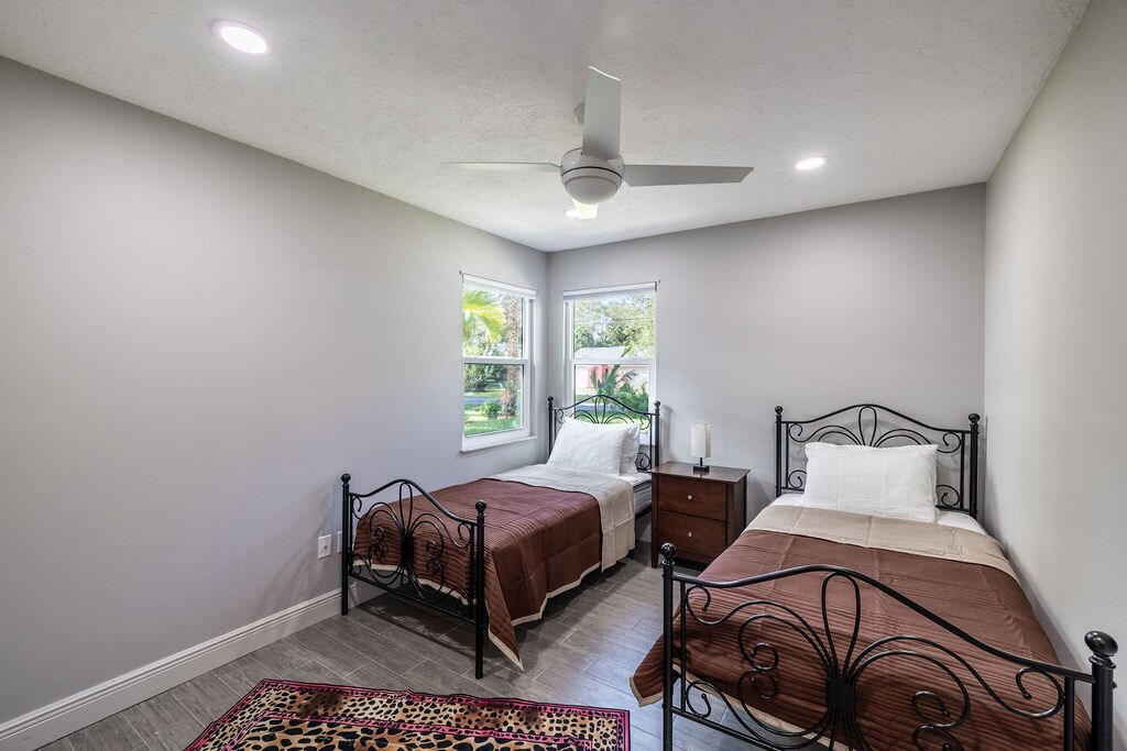 Building Photo - 9330 Seagrape Dr