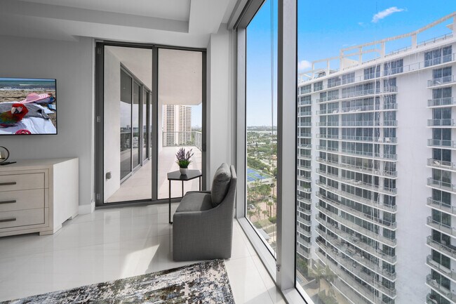 Building Photo - 3100 N Ocean Dr